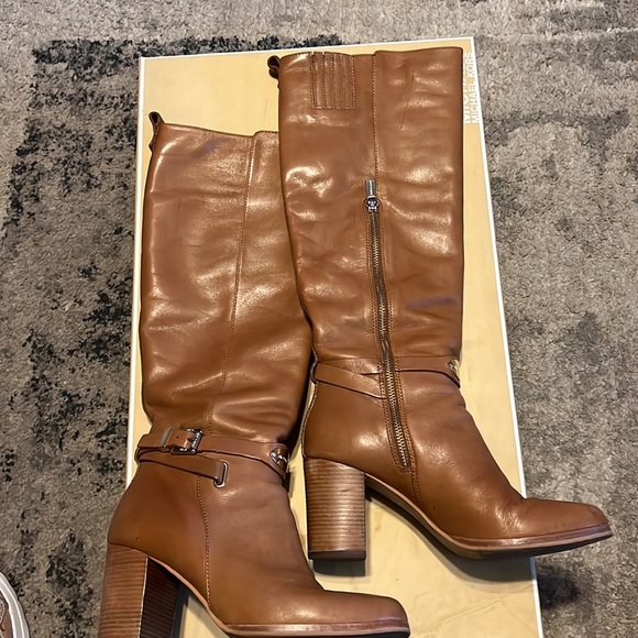 Michael Kors Boots Luggage 7.5 - Picture 2 of 6